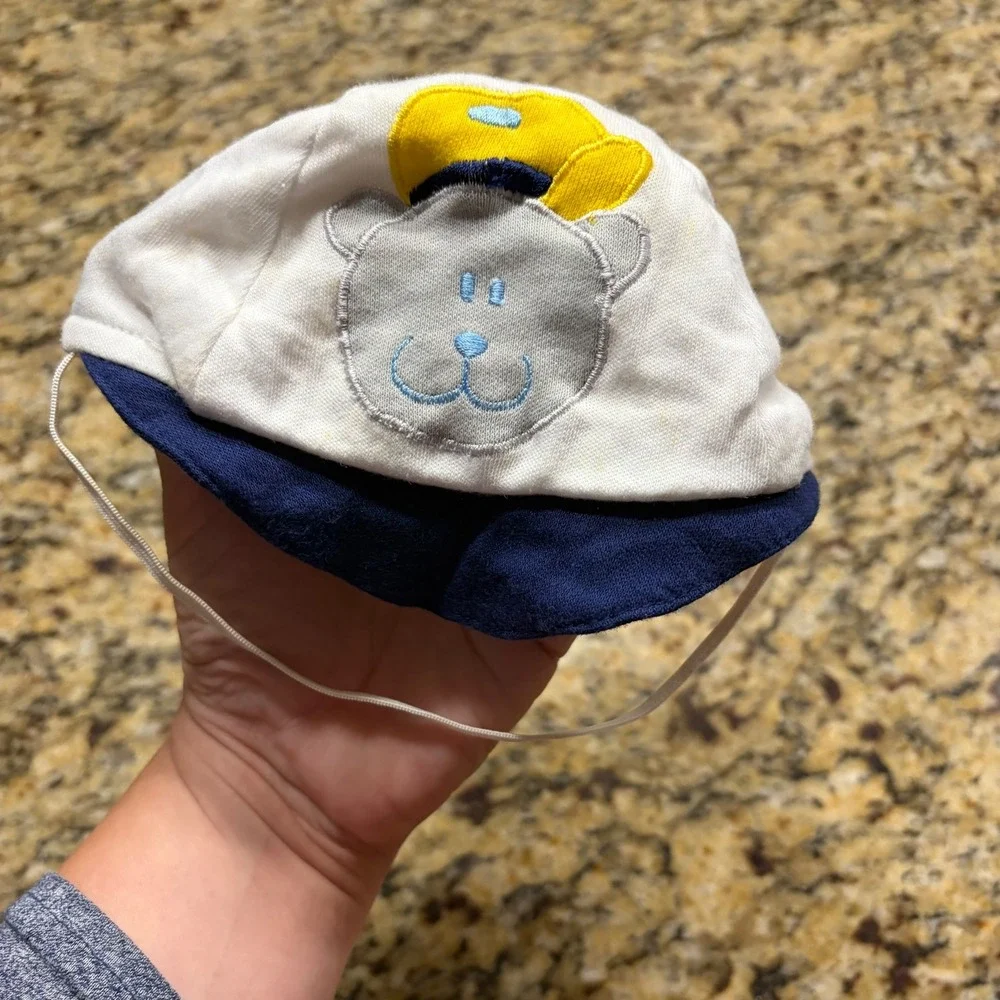 Vintage Baby Bear Embroidered Newsboy Cap White Navy Blue Elastic Strap 3-6M